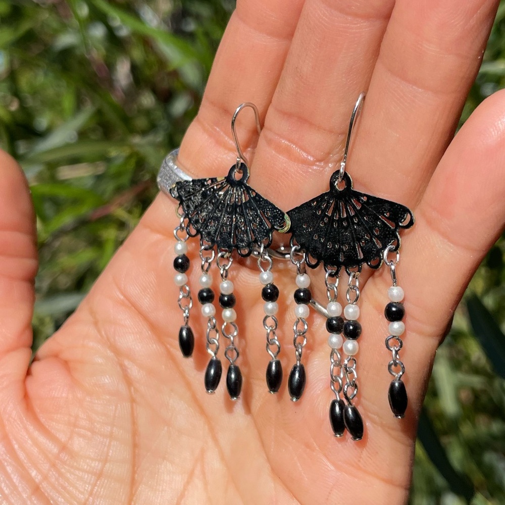 Vintage black fan pearl and black bead dangle earrings